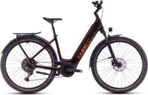 VTC Électrique Cube Touring Hybrid Pro 625 Easy Entry Shimano Cues 11V 625 Wh 700 mm Marron Orange Cinnamon 2025