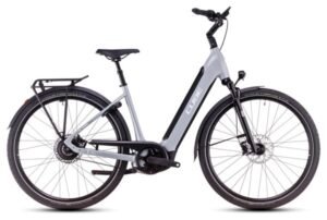 Vélo de Ville Électrique Cube Supreme Hybrid Deluxe SLX 625 Easy Entry Enviolo Trekking Courroie 625 Wh 700 mm Gris Polar 2025